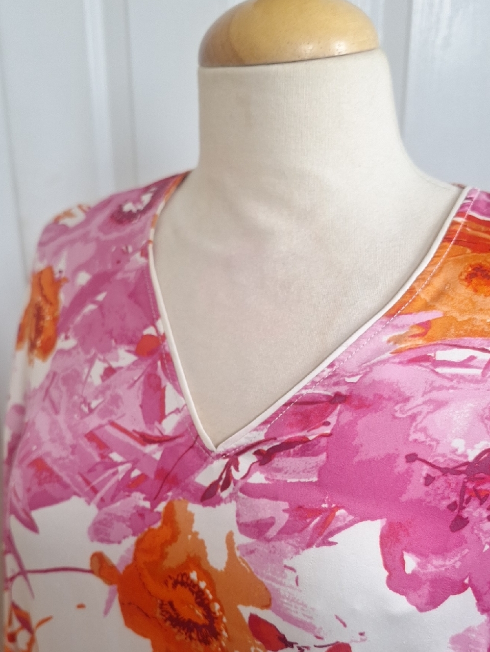 Natori Floral Cherry Blossom V Neck Kaftan Size S - Picture 6 of 8
